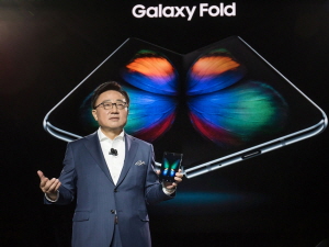 [이슈] 결국 폴더블폰 꺼내든 삼성, 중국 디스플레이가 웃는 이유는